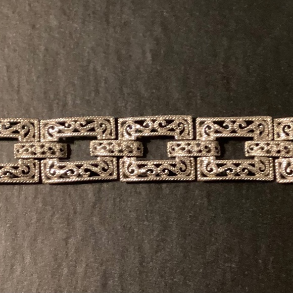 Crown Trifari - Picture 1 of 2